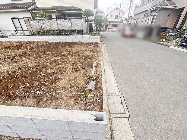 周辺は住宅が建ち並ぶ閑静な住宅街です。