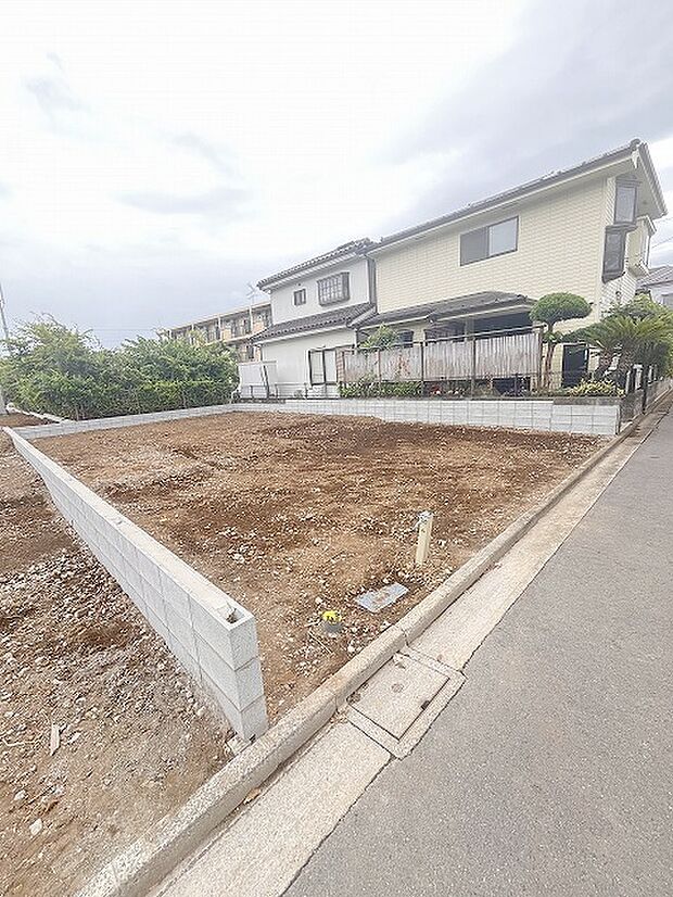 現在建物を建築中です、建築中の物件については現地確認の他、同施工会社の完成施工例のご案内、担当者のプレゼンテーションにてご検討ください。適切なご検討の方法をご説明させて頂きます。