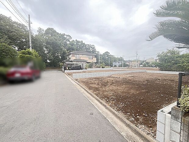 安心して暮らすことのできる住宅街。 住宅地の道路は一般に交通量が少なく車などの騒音が少ないため、住民にとって静かな生活環境が提供されます。