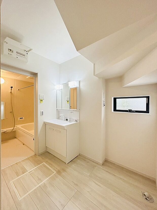 使いやすいタイプの洗面化粧台のあるランドリースペース