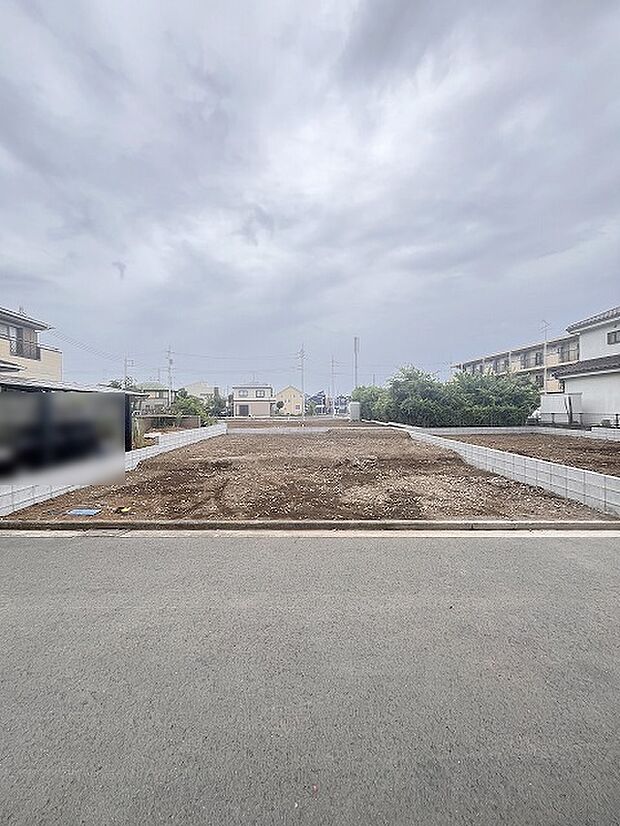 安心して暮らすことのできる住宅街。 住宅地の道路は一般に交通量が少なく車などの騒音が少ないため、住民にとって静かな生活環境が提供されます。