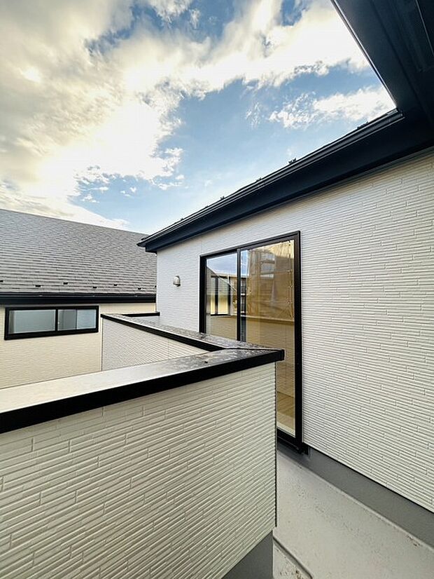 窓からの眺望です。実際に現地で眺望もご確認ください。