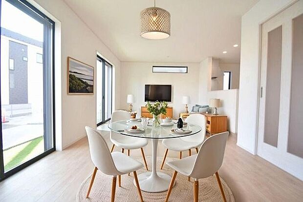 本画像はCGで作成しており、実際に現地に家具は置かれておりません。また、価格に家具は含まれておりません。 