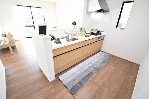 キッチンコンロスペースの近くには、空気の入れ替えが可能な開口部を設置！！ お料理をする際には、換気扇を回しながら匂いが籠らない様に開放してお料理もお楽しみ頂けます。 