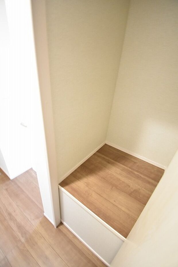各所に効率的に配置された収納スペースがあり、日常のモノをすっきりと収納できます。