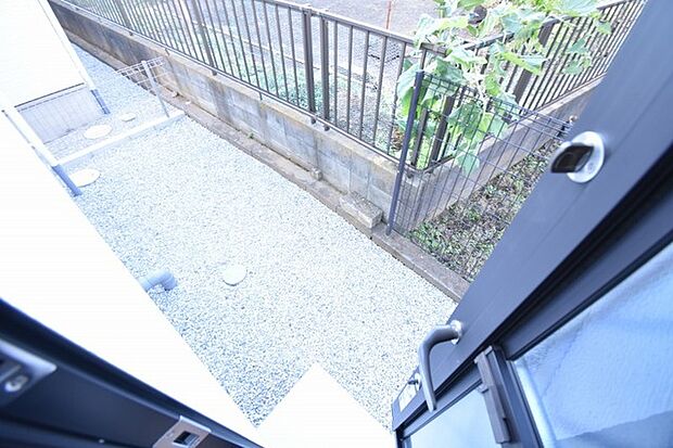 窓からの眺望です。実際に現地で眺望もご確認ください。 