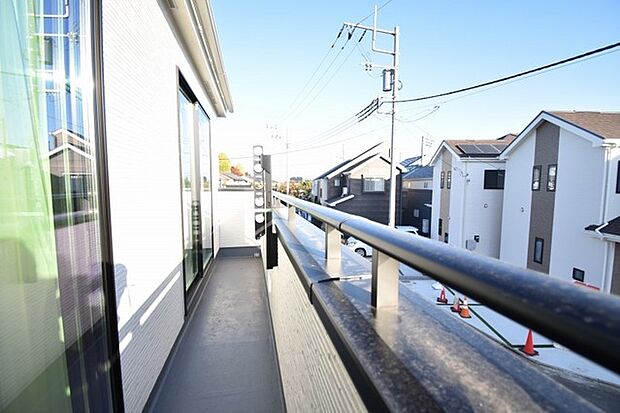 窓からの眺望です。実際に現地で眺望もご確認ください。