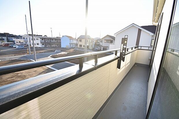 窓からの眺望です。実際に現地で眺望もご確認ください。