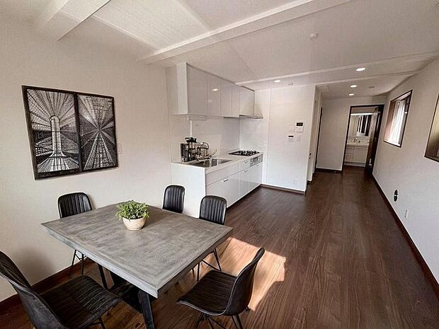 本画像はCGで作成しており、実際に現地に家具は置かれておりません。また、価格に家具は含まれておりません。 