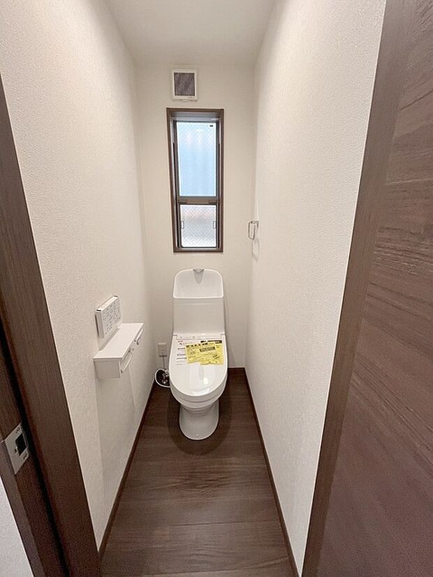 トイレにはウォシュレット機能を標準装備。