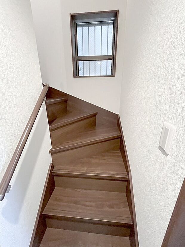 実際に室内をご見学頂くと生活のイメージが広がると思います。家具を置いたイメージや窓からの景色など。周辺で販売に出している物件も一緒にまとめてご見学頂き、比較する事もできます。