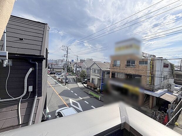 窓からの眺望です。実際に現地で眺望もご確認ください。 