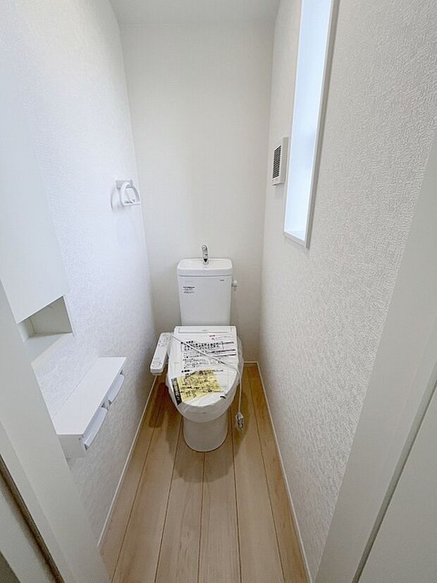 2階トイレ。ウォシュレット機能を標準装備。
