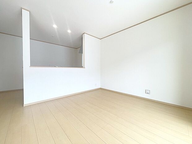 家族が食事するダイニングスペースをキッチンから見渡せる設計に。お料理をしながら家族とのコミュニケーションが増えそうな予感。 