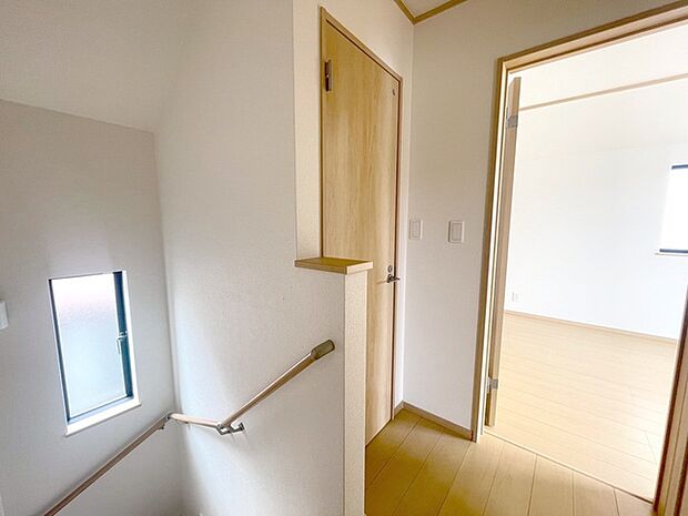 実際に室内をご見学頂くと生活のイメージが広がると思います。家具を置いたイメージや窓からの景色など。周辺で販売に出している物件も一緒にまとめてご見学頂き、比較する事もできます。