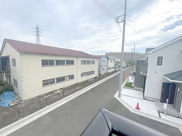 窓からの眺望です。実際に現地で眺望もご確認ください。 