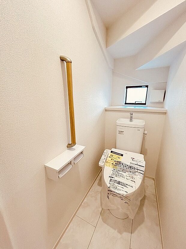 トイレにはウォシュレット機能を標準装備。