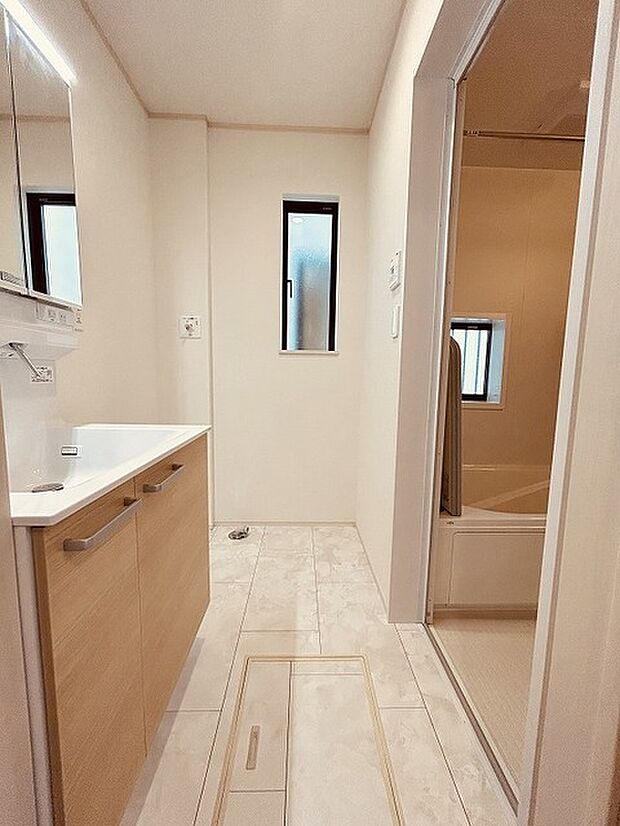 使いやすいタイプの洗面化粧台のあるランドリースペース