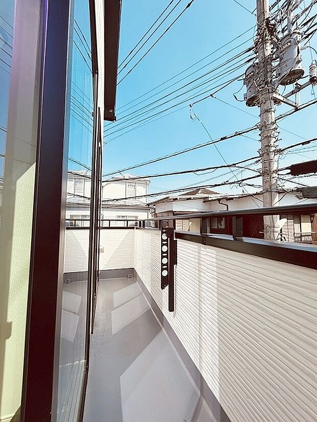 窓からの眺望です。実際に現地で眺望もご確認ください。