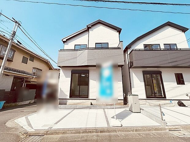 周辺の街並みの中で適度な主張、生活に溶け込むシンプルなデザインの外観が魅力の一戸建です。 