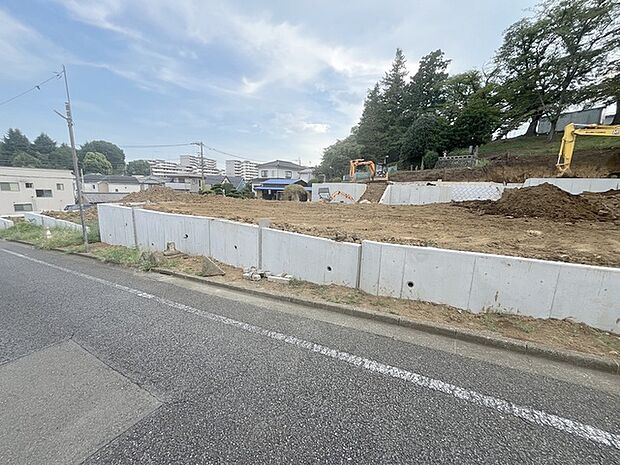 現在建物を建築中です、建築中の物件については現地確認の他、同施工会社の完成施工例のご案内、担当者のプレゼンテーションにてご検討ください。適切なご検討の方法をご説明させて頂きます。 