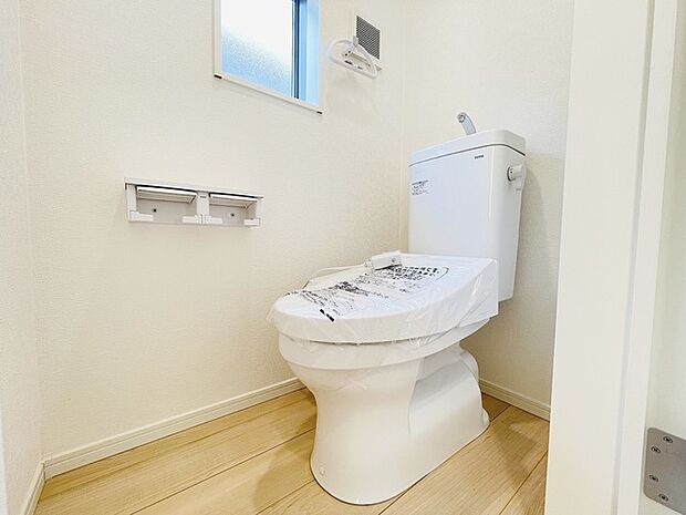 トイレにはウォシュレット機能を標準装備。 