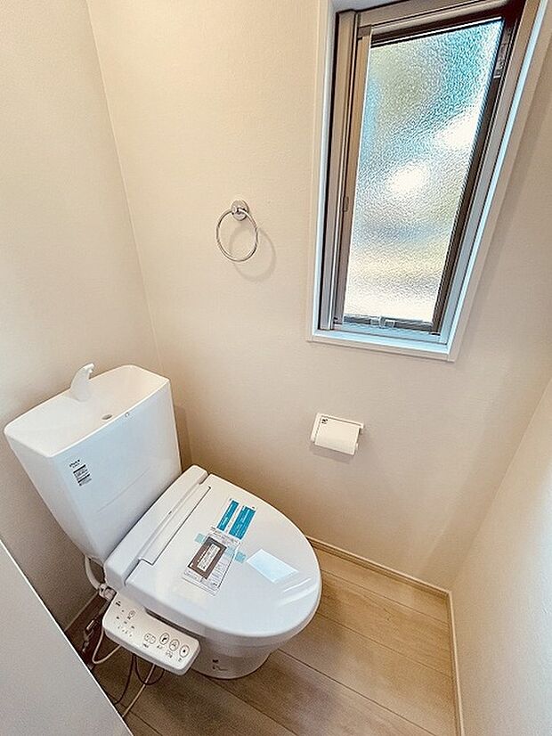 トイレにはウォシュレット機能を標準装備。 