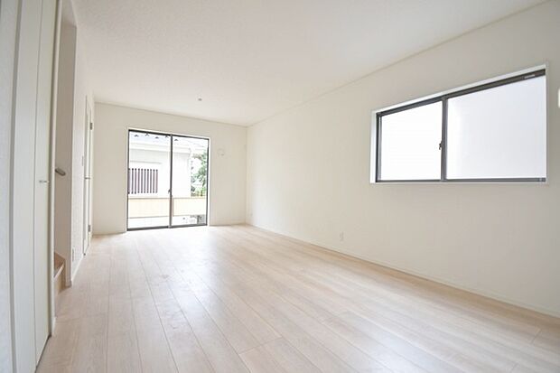 家族が一番集まる場所だから広々としつつも素敵な空間であって欲しい。みんながくつろぐリビングからキッチンまでが一つの空間のように繋がる間取り。