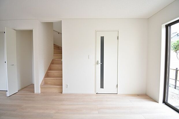 リビングの真ん中に階段がある人気のリビング階段。自然と家族のコミュニケーションが増えます。