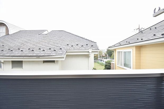 窓からの眺望です。実際に現地で眺望もご確認ください。