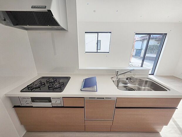 毎日の家事をサポートしてくれる食洗器も標準に装備。ちょっと嬉しい設備です 