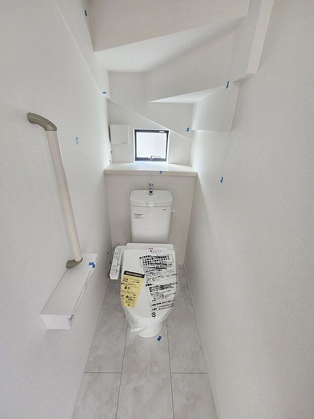 トイレにはウォシュレット機能を標準装備。 