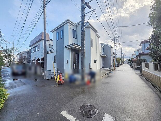 安心して暮らすことのできる住宅街。　住宅地の道路は一般に交通量が少なく車などの騒音が少ないため、住民にとって静かな生活環境が提供されます。 