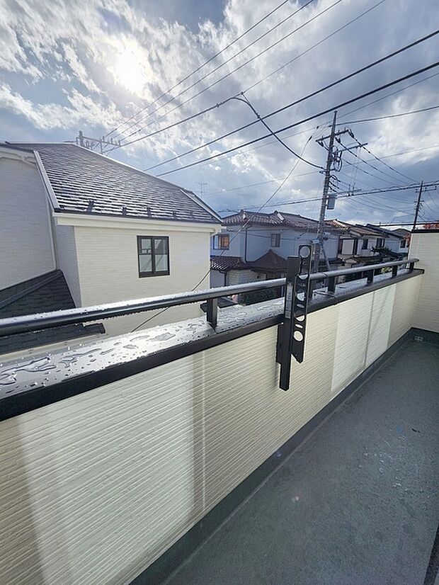 季節の変化や天気の良い日には、バルコニーでの時間が心地よく、気分をリフレッシュさせることができます。 