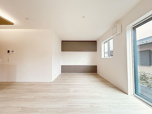 家族が一番集まる場所だから広々としつつも素敵な空間であって欲しい。みんながくつろぐリビングからキッチンまでが一つの空間のように繋がる間取り。