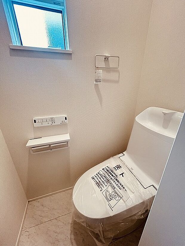 トイレにはウォシュレット機能を標準装備。