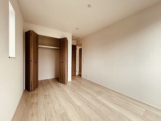 各所に効率的に配置された収納スペースがあり、日常のモノをすっきりと収納できます。 