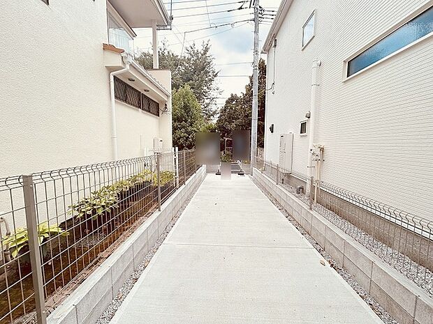 玄関からの眺望です。実際に現地で眺望もご確認ください。