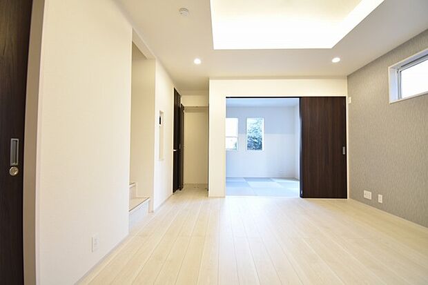 家族みんなが集まるリビング。広さを重視した家族全員が集まれるリビングは、住む上で大事な空間になります。 