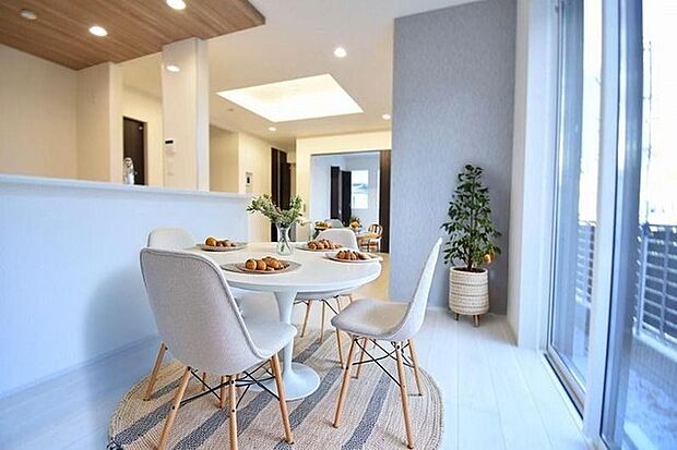 本画像はCGで作成しており、実際に現地に家具は置かれておりません。また、価格に家具は含まれておりません。