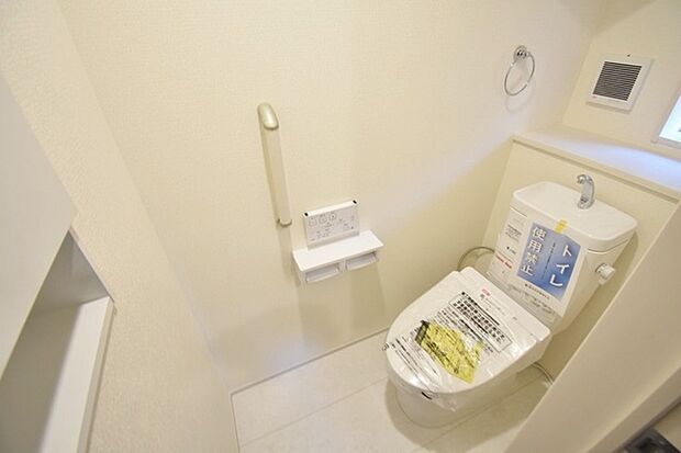 トイレにはウォシュレット機能を標準装備。 