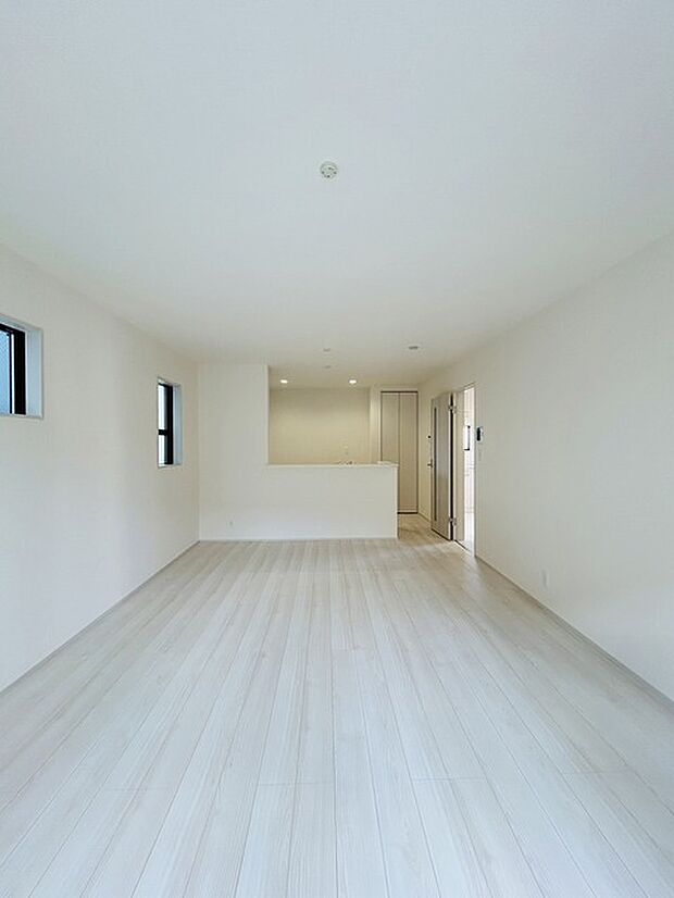 家族が一番集まる場所だから広々としつつも素敵な空間であって欲しい。みんながくつろぐリビングからキッチンまでが一つの空間のように繋がる間取り。 