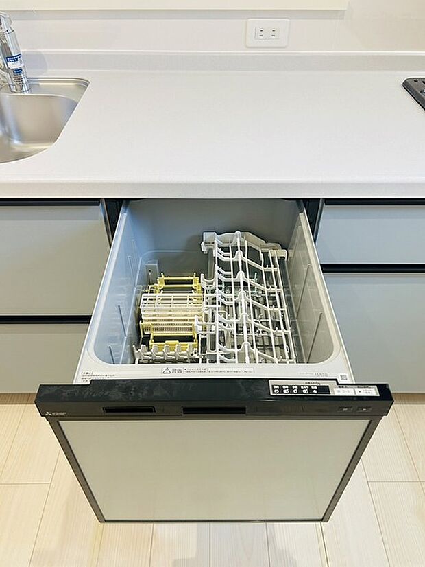 毎日の家事をサポートしてくれる食洗器も標準に装備。ちょっと嬉しい設備です