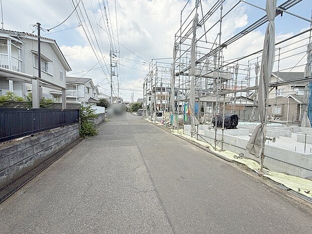 安心して暮らすことのできる住宅街。　住宅地の道路は一般に交通量が少なく車などの騒音が少ないため、住民にとって静かな生活環境が提供されます。 