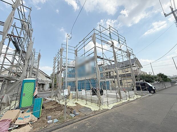 現在建物を建築中です、建築中の物件については現地確認の他、同施工会社の完成施工例のご案内、担当者のプレゼンテーションにてご検討ください。適切なご検討の方法をご説明させて頂きます。 