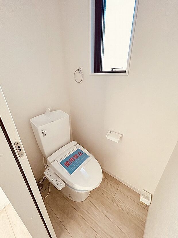 トイレにはウォシュレット機能を標準装備。 