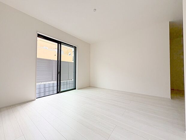 家族が一番集まる場所だから広々としつつも素敵な空間であって欲しい。みんながくつろぐリビングからキッチンまでが一つの空間のように繋がる間取り。 