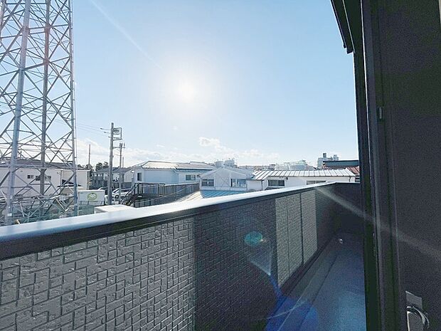窓からの眺望です。実際に現地で眺望もご確認ください。 
