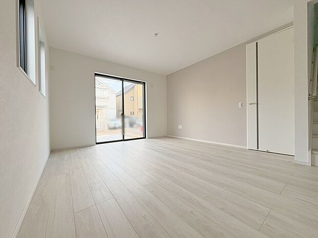 家族が一番集まる場所だから広々としつつも素敵な空間であって欲しい。みんながくつろぐリビングからキッチンまでが一つの空間のように繋がる間取り。