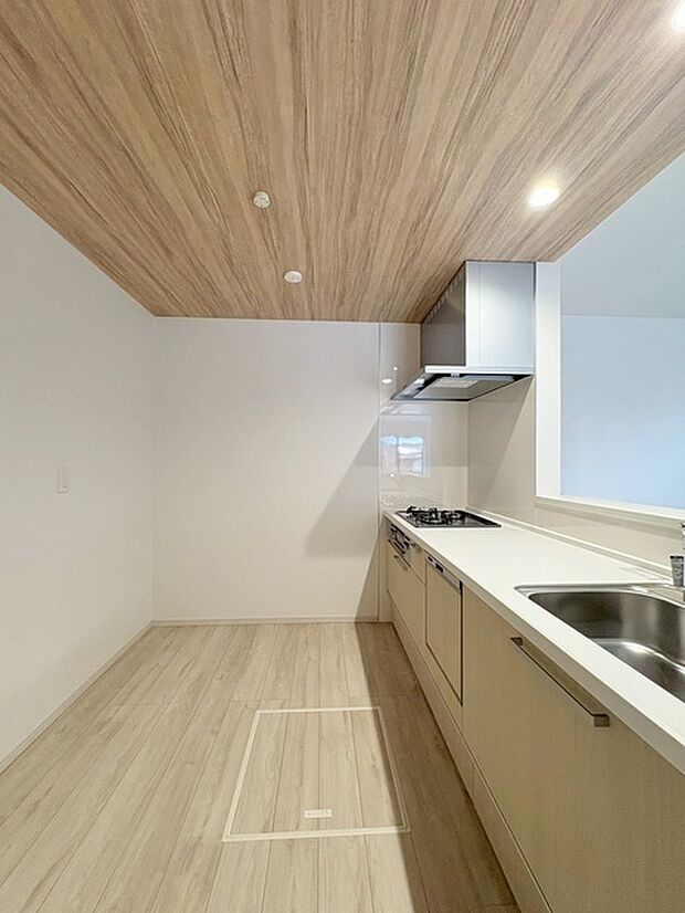 カウンターキッチンならではの開放的な見通し、全体が見渡せることでご家族の団欒スペースもより明るく笑顔が溢れる空間となります。